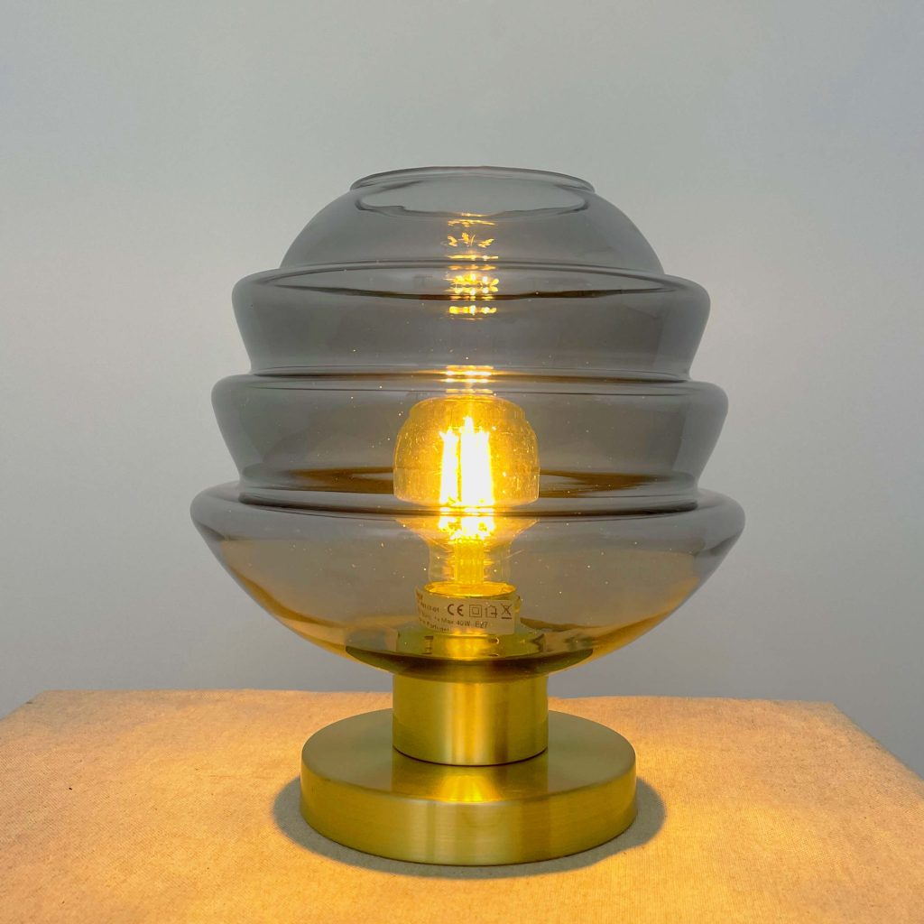 lampara de mesa vintage con cristal gris fumé estilo retro de luz vintage
