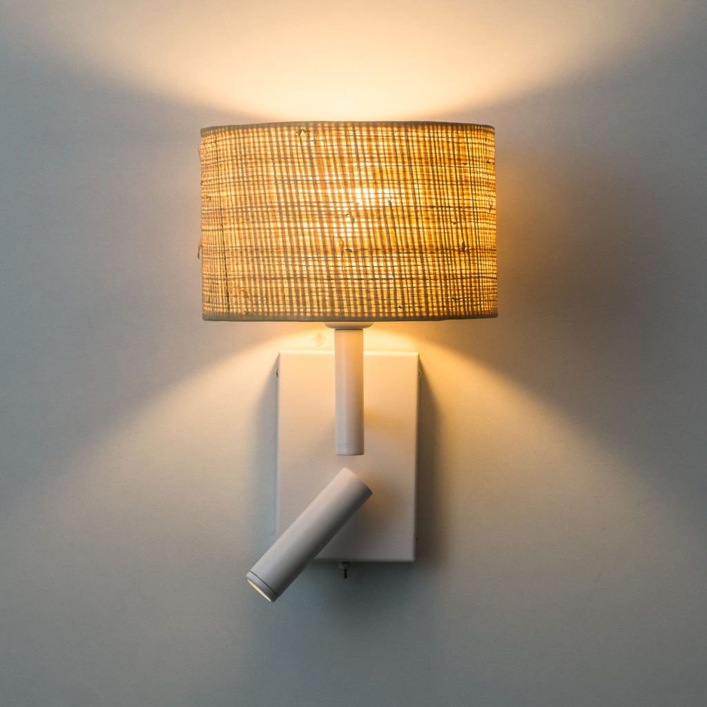 Aplique de pared con pantalla y foco