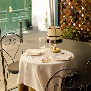 lampara de mesa con flecos