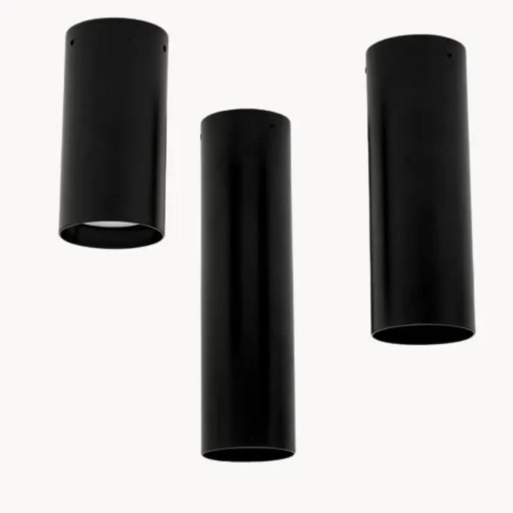 Set de focos cilíndricos de superficie en acabado negro mate para iluminación moderna.